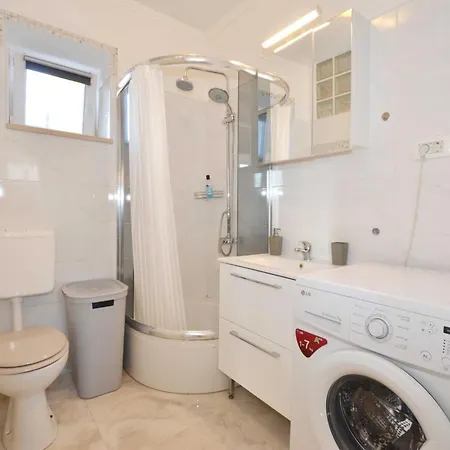 Seaside Charm In Apartmán